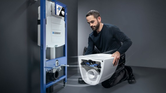Sistema WC per installazione idraulica composto da cassetta ad incasso Geberit Sigma e WC Geberit Acanto