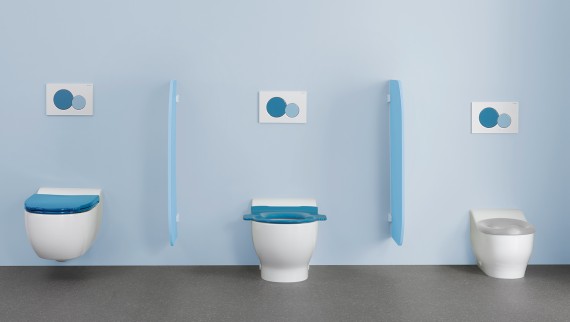 WC della serie Geberit Bambini con coperchi WC e placche di comando colorate