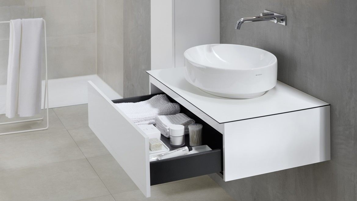 Lavabo bagno Geberit Closer con bacino ovale 50 cm > lavabo e sifone basic