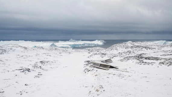 L'Icefjord Centre costruito nel mezzo di un paesaggio di ghiaccio (© Adam Mørk)
