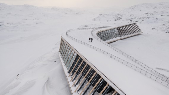 Il tetto dell'Icefjord Centre è una terrazza visitabile. (© Adam Mørk)